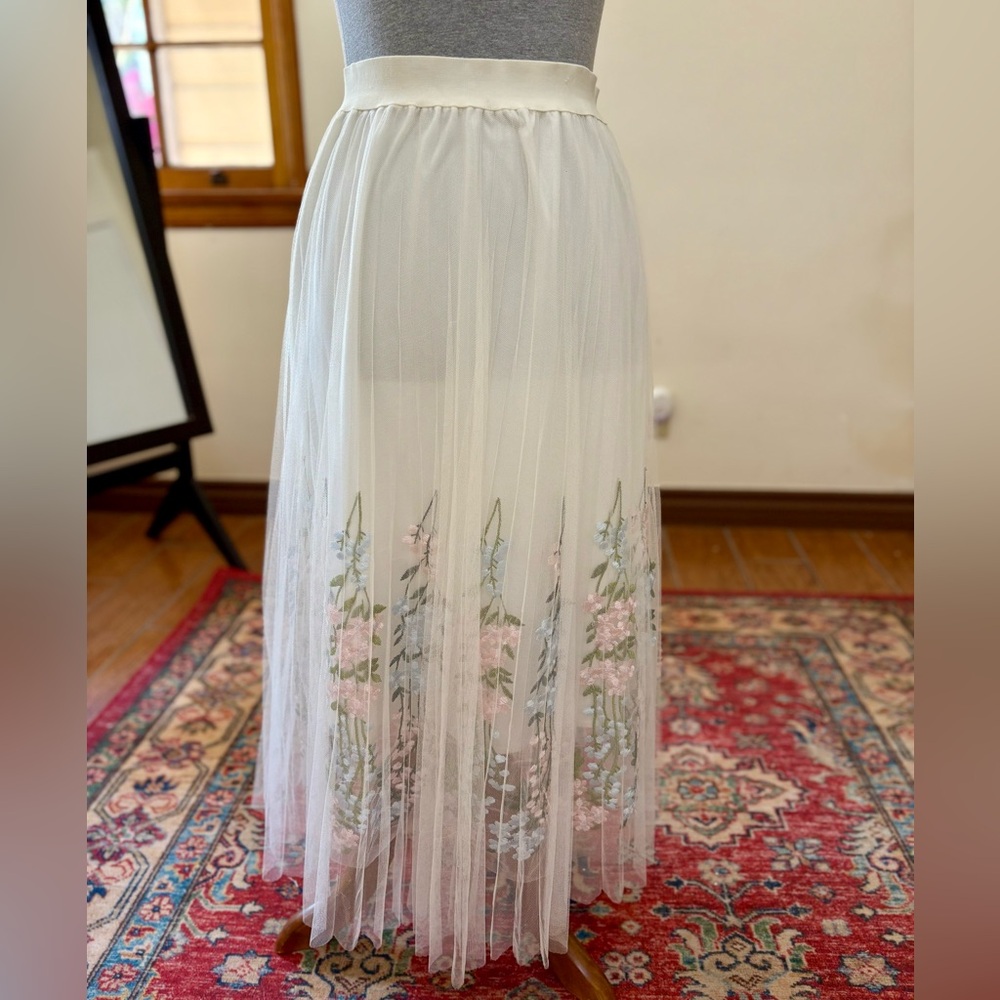 Chic Sheer Floral Maxi Skirt in Cream